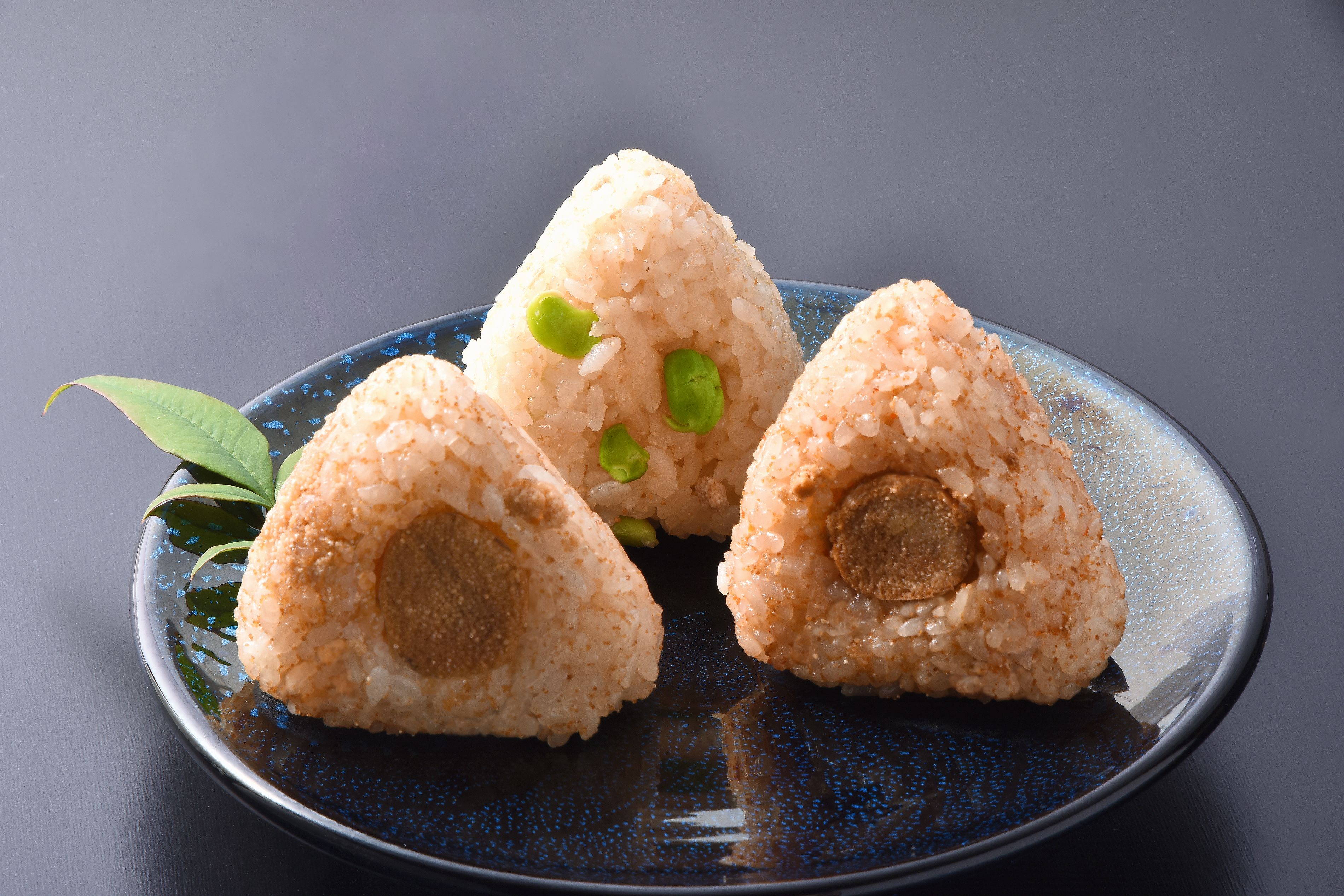 鰹節と昆布の天然だしたらこおにぎり